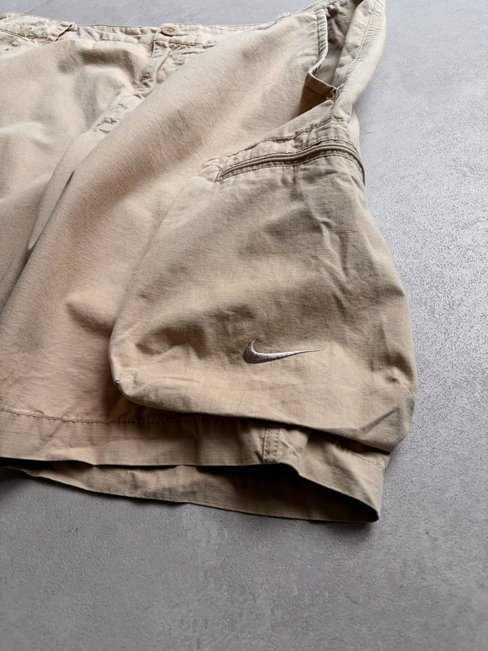 00's NIKE cargo shorts